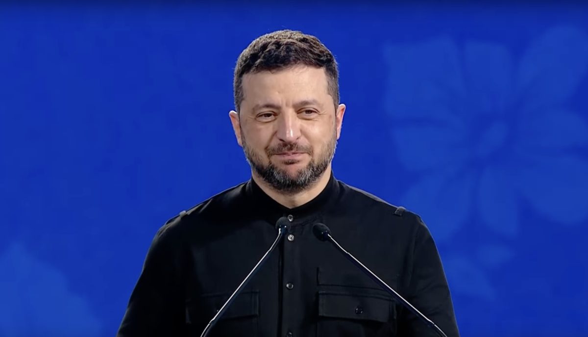 Kansallisen rukousaamiaisen isäntä presidentti Volodymir Zelenskyi kiitti kaikkia, jotka tukevat ja auttavat Ukrainaa sen hädänpäivänä: “Sotilaallinen apu on välttämätöntä, mutta ennen kaikkea hengellinen tuki on yhtä tärkeää. Se on tärkein asia, mitä meillä on. Kun näemme teidän tekonne, kun kuulemme teidän tukenne sanat, kun kuulemme rukouksenne meidän puolestamme, kansamme puolesta, lastemme puolesta, Ukrainan puolesta, tiedämme, ettemme ole yksin. Ja olemme historian oikealla puolella. Siksi meillä on voimaa pysäyttää pahuus”, sanoi Volodymyr Zelenskyi.