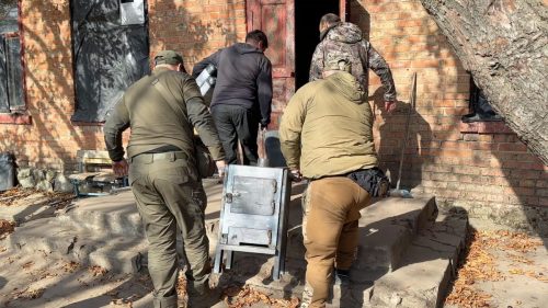 Kamiinaa-kannetaan-sisälle