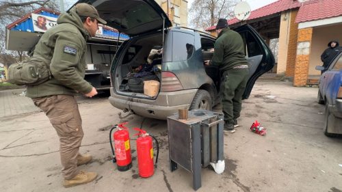 Korsuissa ja Tyhjäksi jääneissä taloissa tavitaan kamiinan läpöä ja ruoanlaitto mahdollisuutta. Korsussa saattaa olla 10-20 isää. 