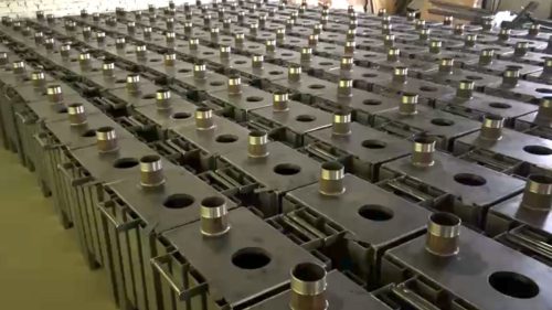 Kamiinoja lähössä jakeluun Kiovan tehtaalla. Vuosina 2023-2025 kamiinoja on valmistettu yli 12 000 kpl.