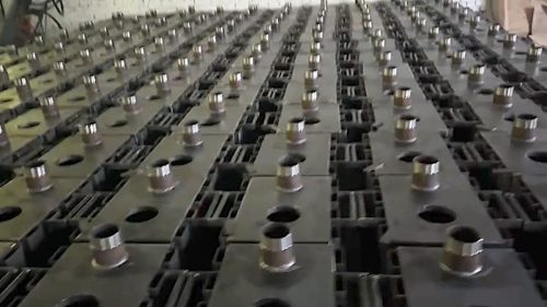 Kamiinoja lähössä jakeluun Kiovan tehtaalla. 